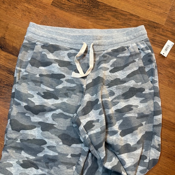 NWT Women's Gray Camoflauge Amazon Essentials Sweatpants Sz XS - Picture 4 of 4